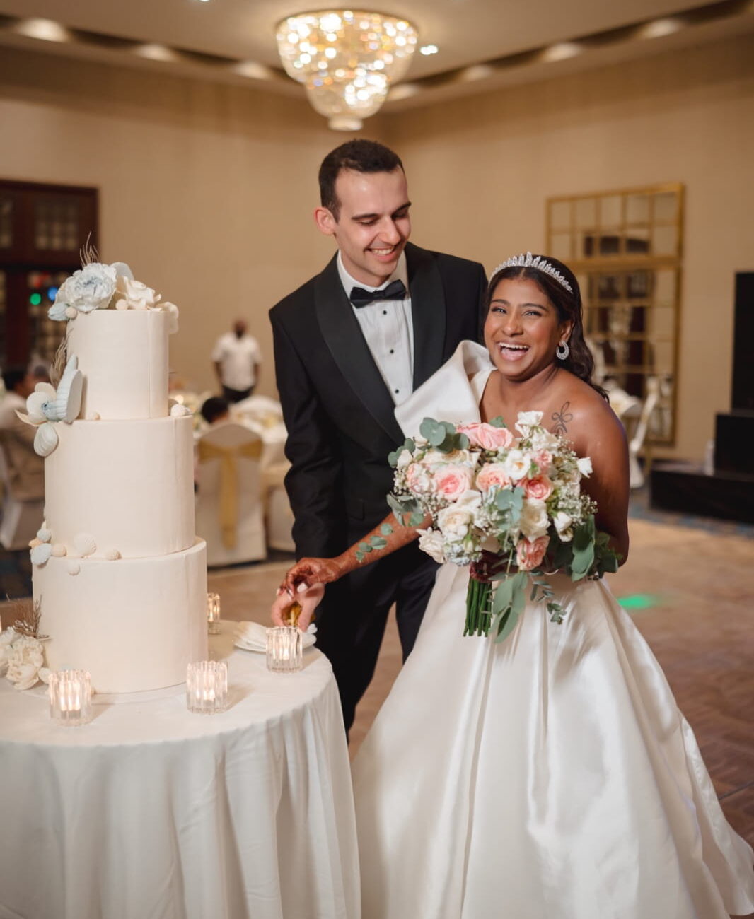 Couple cutting cake